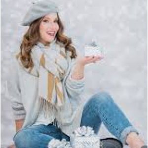 NWOT Cabi tigress scarf, style 4268, tiger print, two-faced sweater knit